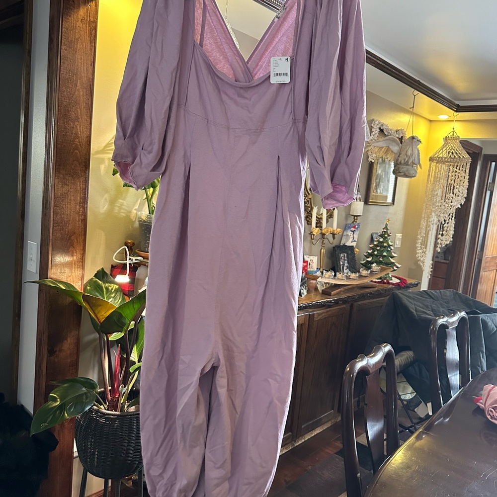 Free people NWT lavender jumper. Just stunning. Size Large.